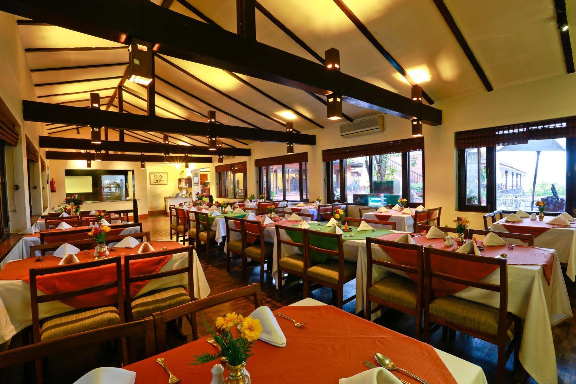 Summit Hotel Lalitpur Exteriör bild